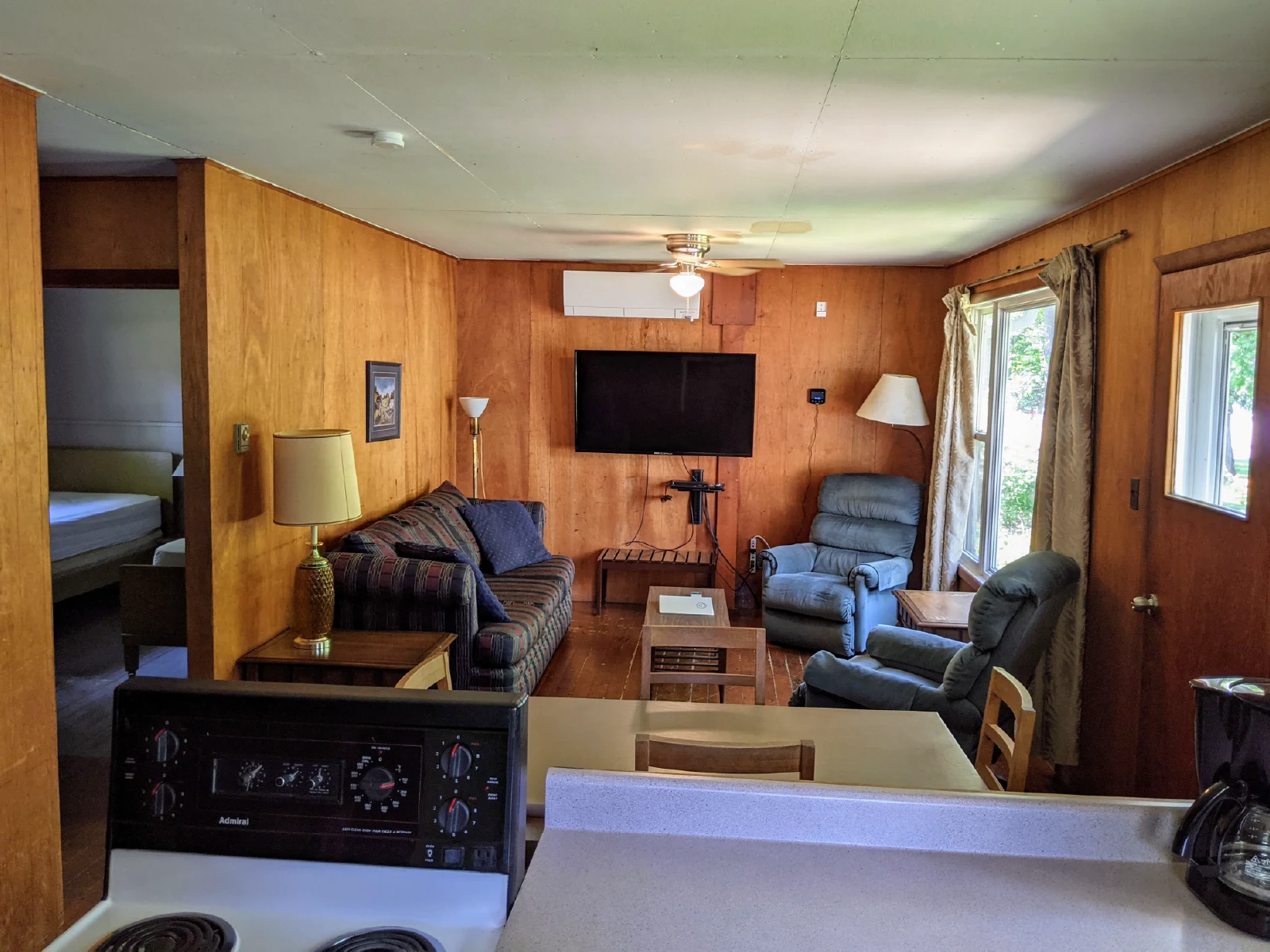 Pigeon-Lake-Resort-Cottage-four-living-room